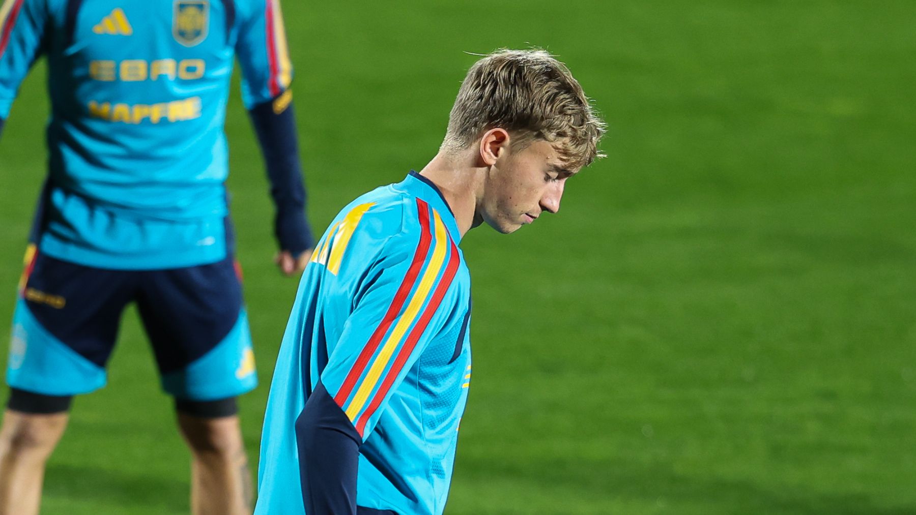 Alarma Huijsen: se queda fuera de la convocatoria contra Georgia por unas molestias musculares