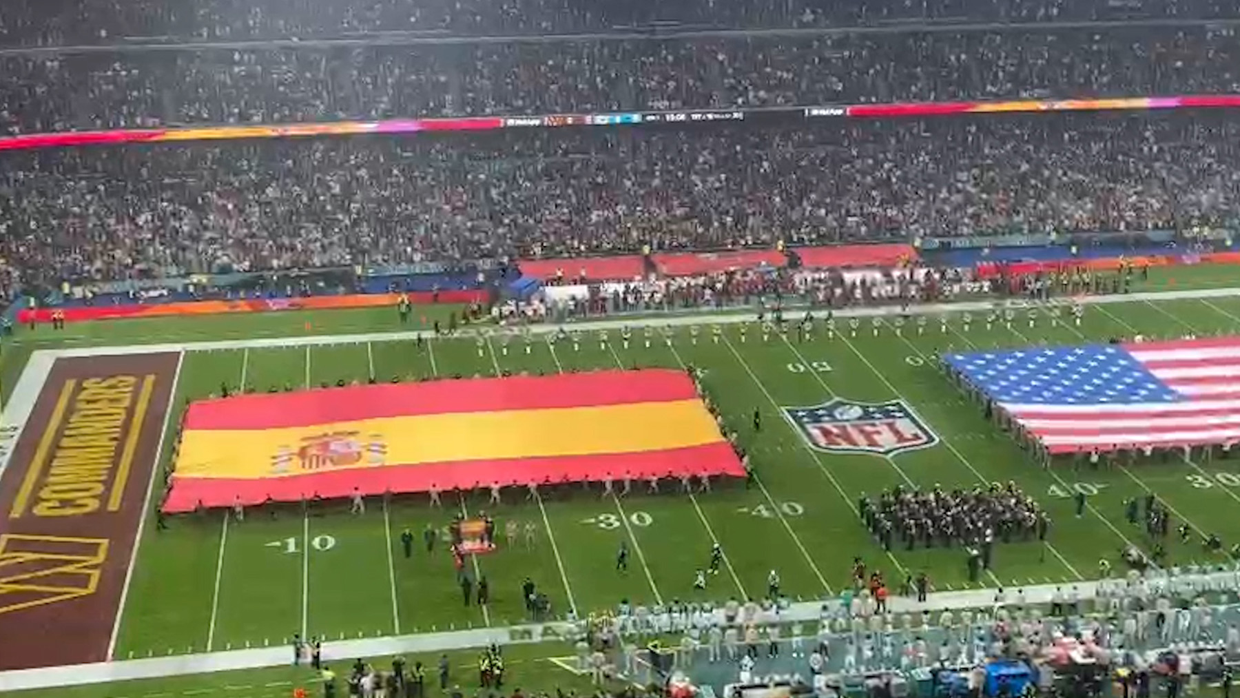 La NFL homenajea a la UME en el Bernabéu durante la interpretación de los himnos de España y EEUU