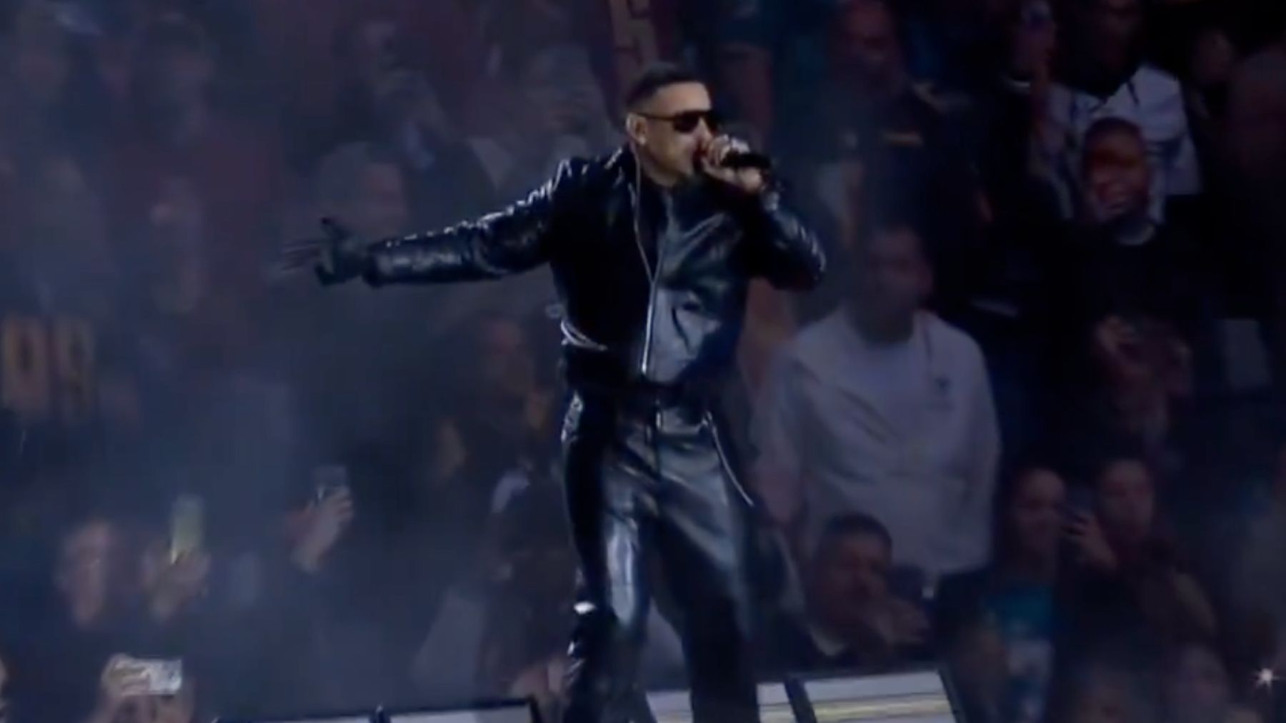 Bizarrap y Daddy Yankee ponen patas arriba el Bernabéu durante el descanso de la NFL