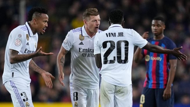 Toni Kroos y Vinicius, durante un partido ante el FC Barcelona.