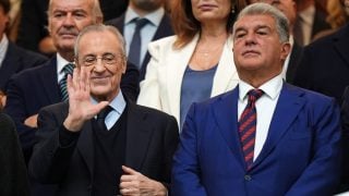 Laporta junto a Florentino en el palco. (Getty)