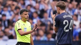 Huijsen pide explicaciones a Gil Manzano tras expulsarle en Anoeta. (Getty)