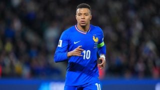 Mbappé durante un partido con Francia clasificatorio para el Mundial 2026 (Getty)