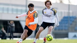 Joan Martínez entrenando con el primer equipo.