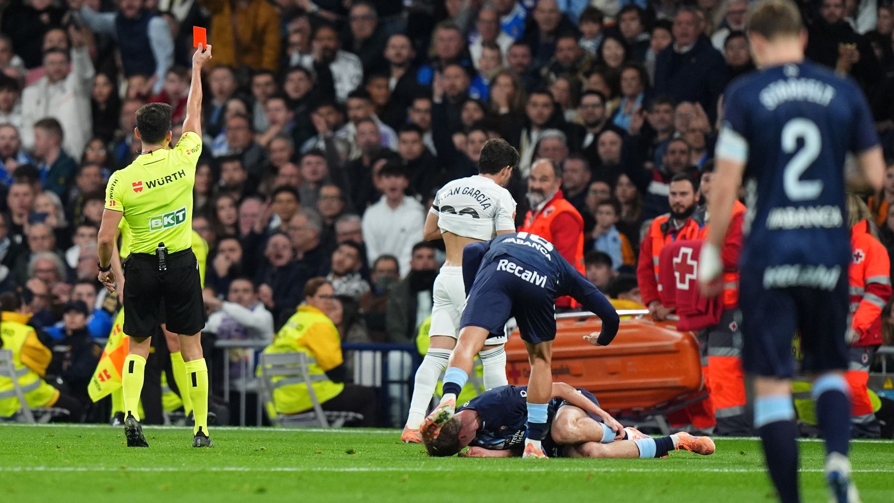 El Real Madrid se desespera: Fran García expulsado por ver dos amarillas en un minuto