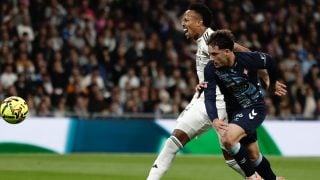 Momento exacto en el que Militao se rompe ante el Celta. (EFE)