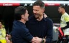 Abrazo entre Xabi Alonso y Marcelino en el último Real Madrid-Villarreal.