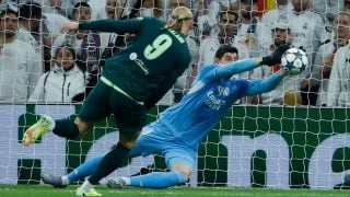 Courtois para el disparo de Haaland en el Real Madrid-Manchester City. (EFE)