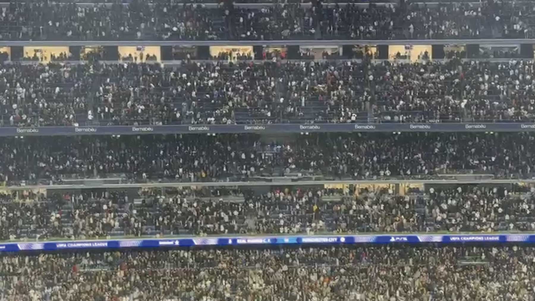 Ni la megafonía pudo evitarlo: el Bernabéu volvió a silbar a sus jugadores tras una nueva derrota