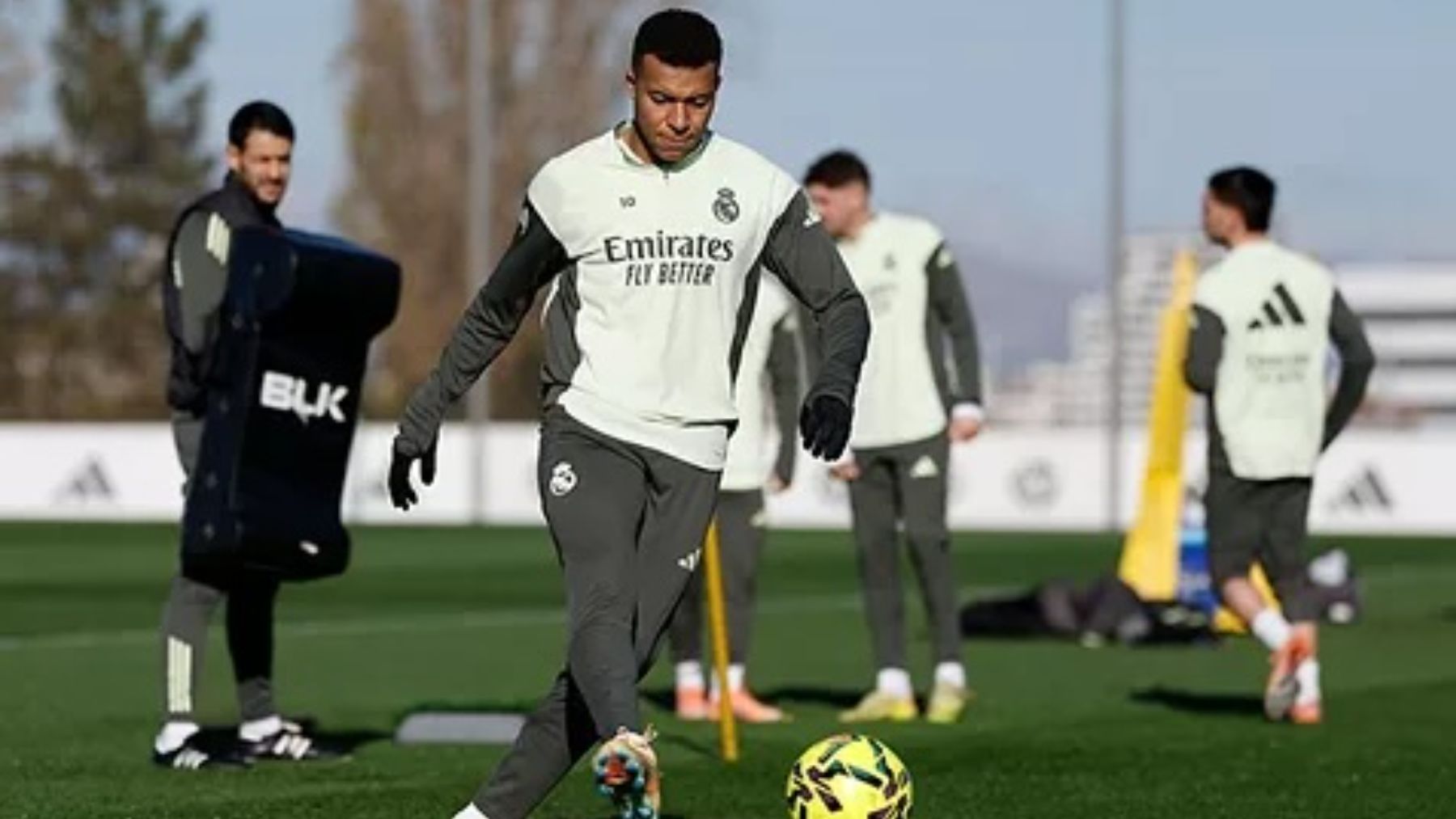 Mbappé se entrena y apunta a Vitoria
