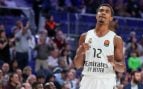 Théo Maledon celebra una canasta en el Real Madrid-Paris Basketball.