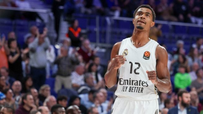 Théo Maledon celebra una canasta en el Real Madrid-Paris Basketball.