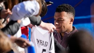 Kylian Mbappé, tras el entrenamiento a puerta abierta del Real Madrid. (EP)