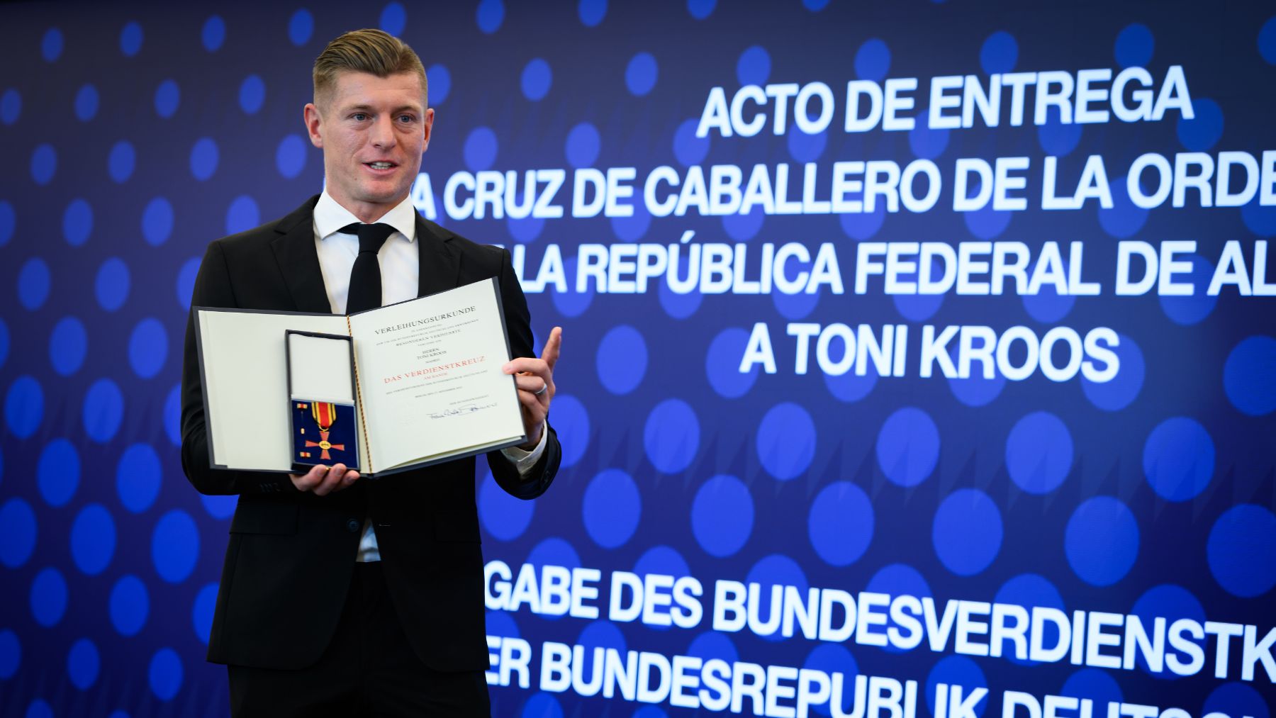 La respuesta de Kroos cuando le dan como opción para el centro del campo del Real Madrid: Buen intento