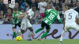 Captura de pantalla del penalti sobre Vinicius.