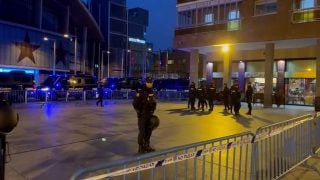La Policía custodia los alrededores del Movistar Arena.