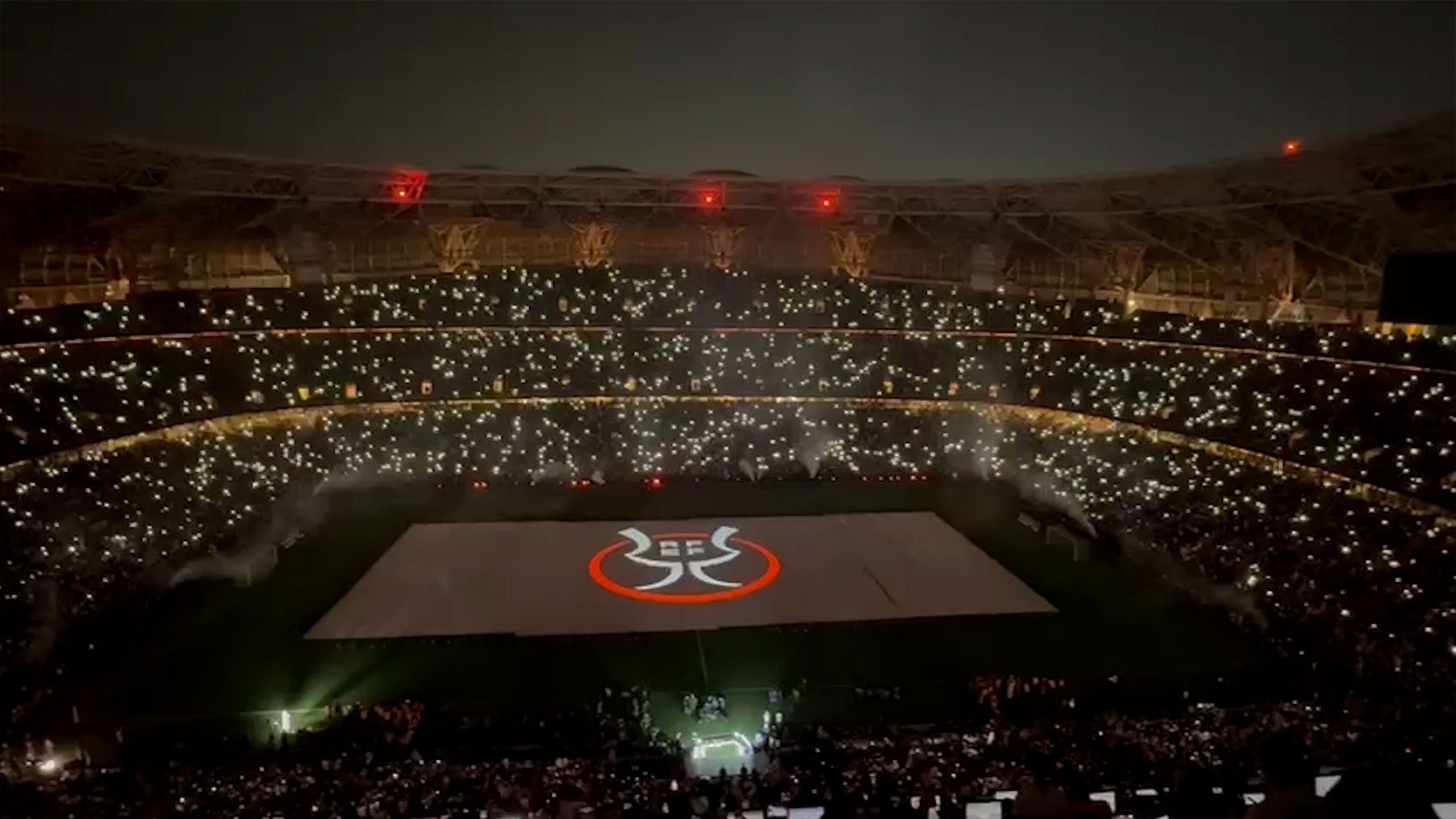 Así fue la espectacular ceremonia de la final de la Supercopa: luces, drones y fuegos artificiales