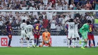 Joan García detiene la última ocasión del Madrid. (Getty)