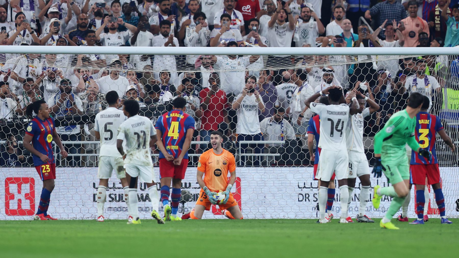 El gol que todo el madridismo cantó: así fue la ocasión de Carreras en el minuto 95