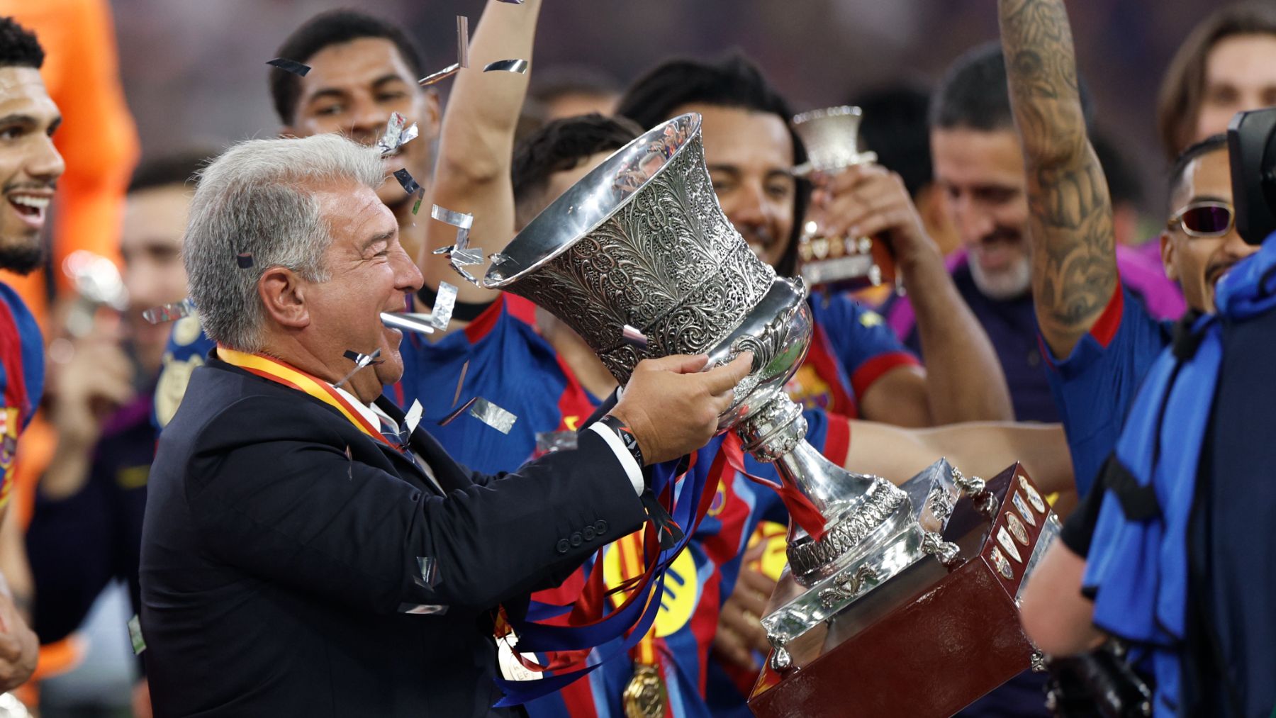 Laporta alimenta la falsa teoría de que Mbappé no quiso hacer pasillo: Debían estar muy jodidos...