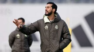 Arbeloa da instrucciones durante su primer entrenamiento con el Real Madrid. (realmadrid.com)