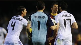Arbeloa contra Villa en un Clásico de 2011. (Getty)