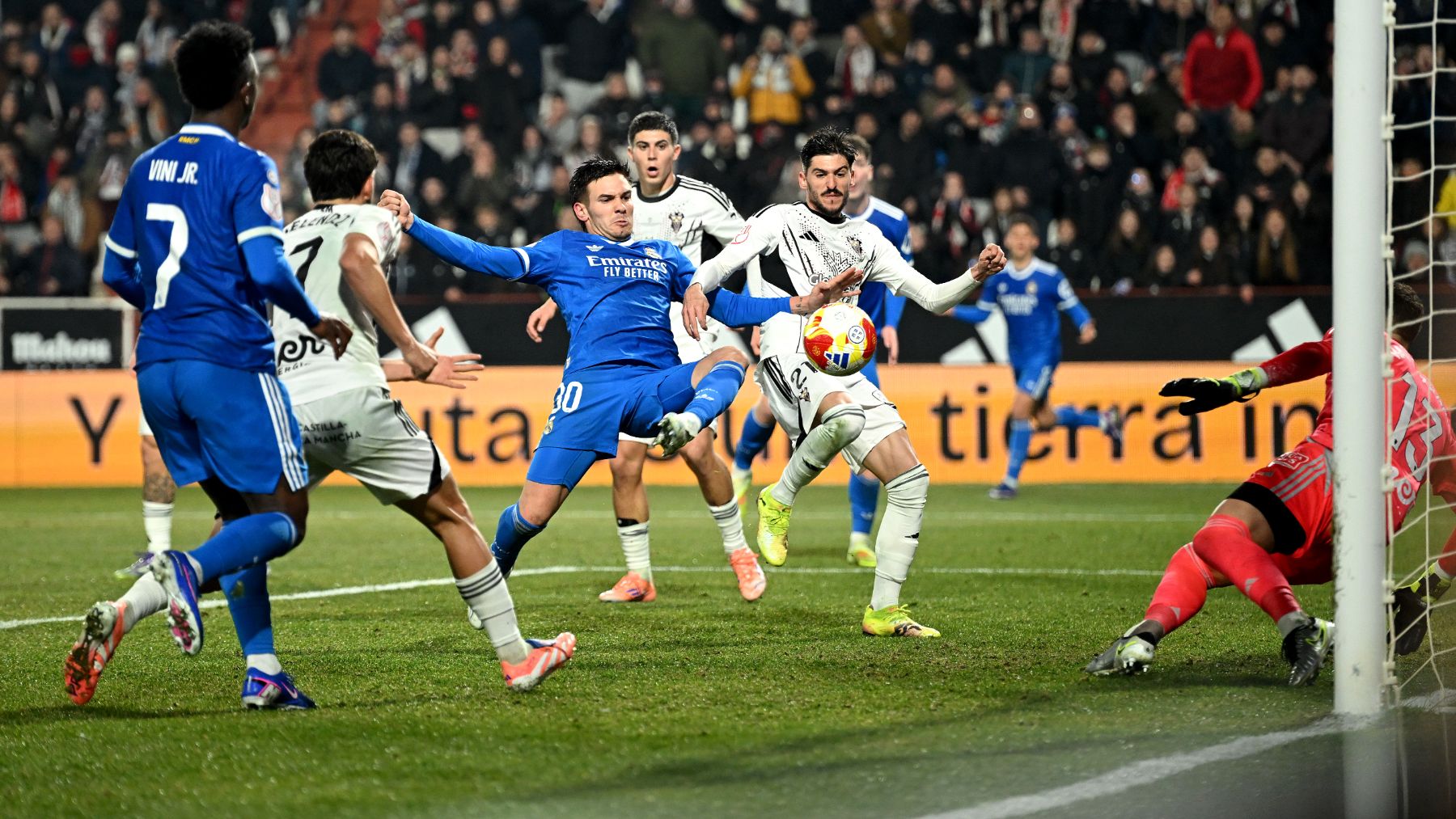 Ni la liberación de Mastantuono ni la épica de Gonzalo evitan el ridículo en Albacete