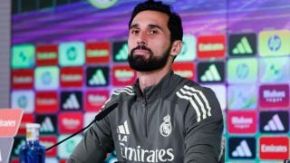 Arbeloa atiende a los medios en sala de prensa. (EFE)