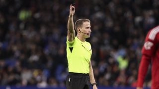 El árbitro del colegio riojano Sesma Espinosa. (EFE)