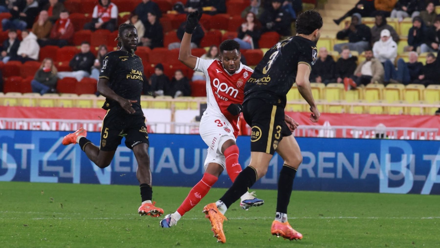 El Mónaco no levanta cabeza: pierde contra el Lorient y llega al Bernabéu en crisis
