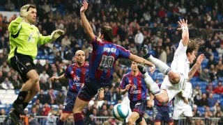 Duelo entre el Real Madrid y el Levante en 2007. (Getty)
