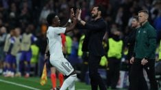 Arbeloa y Vinicius celebran un gol. (EFE)