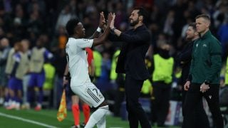 Arbeloa y Vinicius celebran un gol. (EFE)
