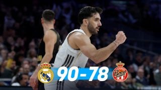 Campazzo alza el puño.