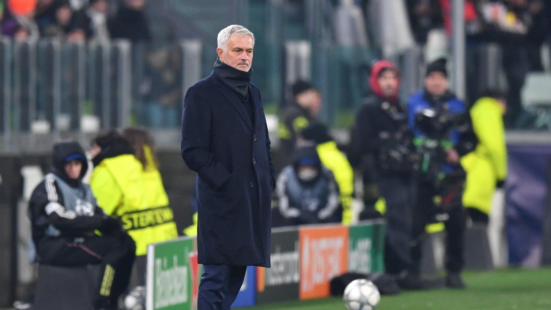 A Mourinho solo le vale ganar al Real Madrid para sobrevivir en Champions