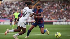 Linda y Brugts en un Clásico. (EFE)