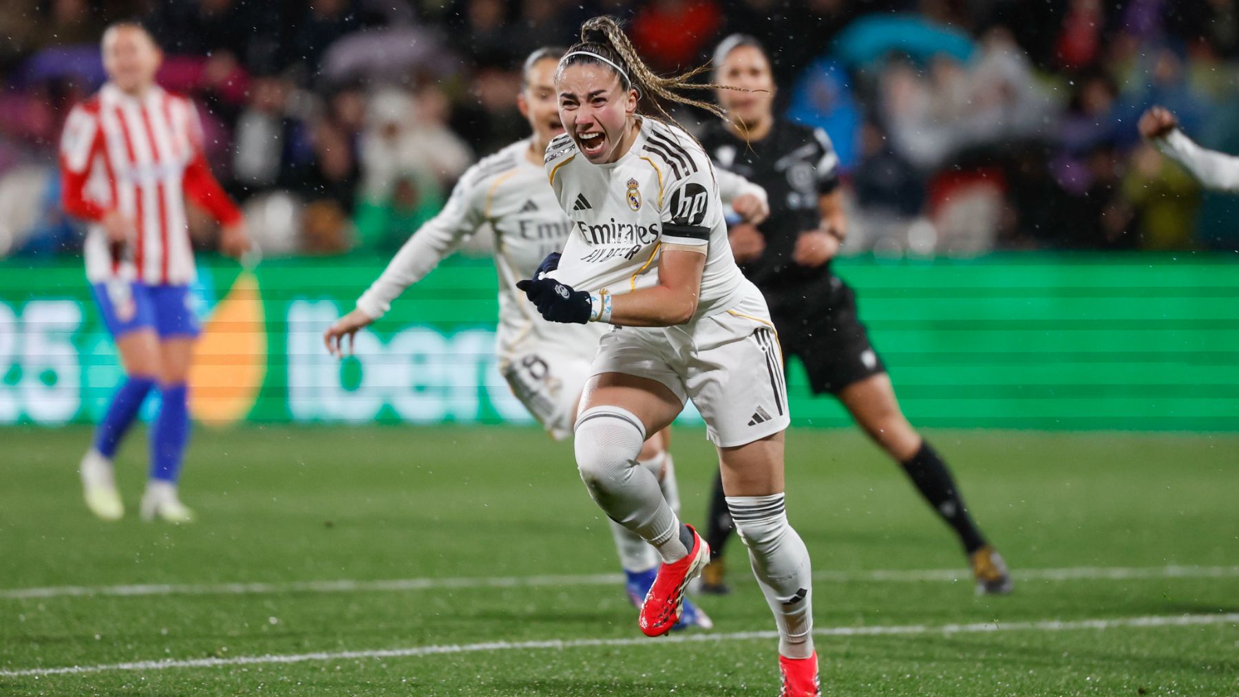 Athenea recupera la sonrisa