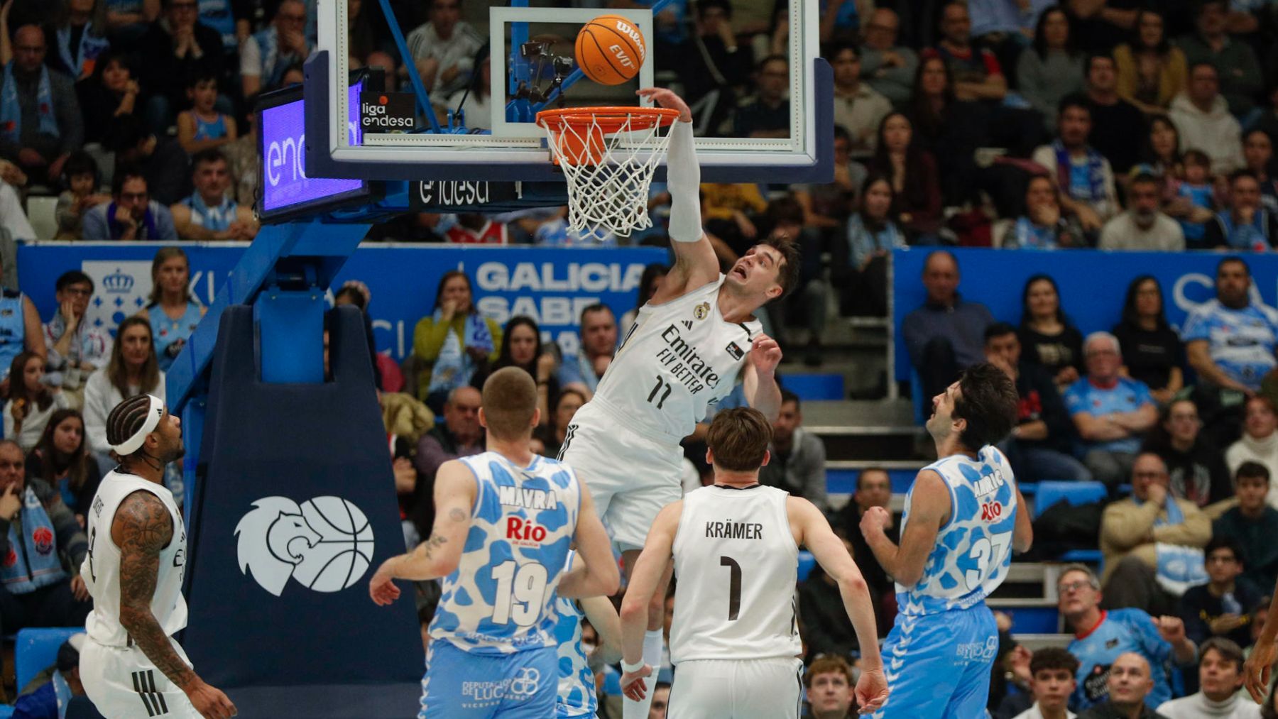 Hezonja y Alex Len cierran en Lugo la semana perfecta del Real Madrid