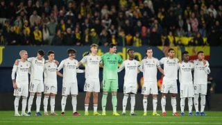 Los jugadores del Real Madrid durante un minuto de silencio. (Getty)