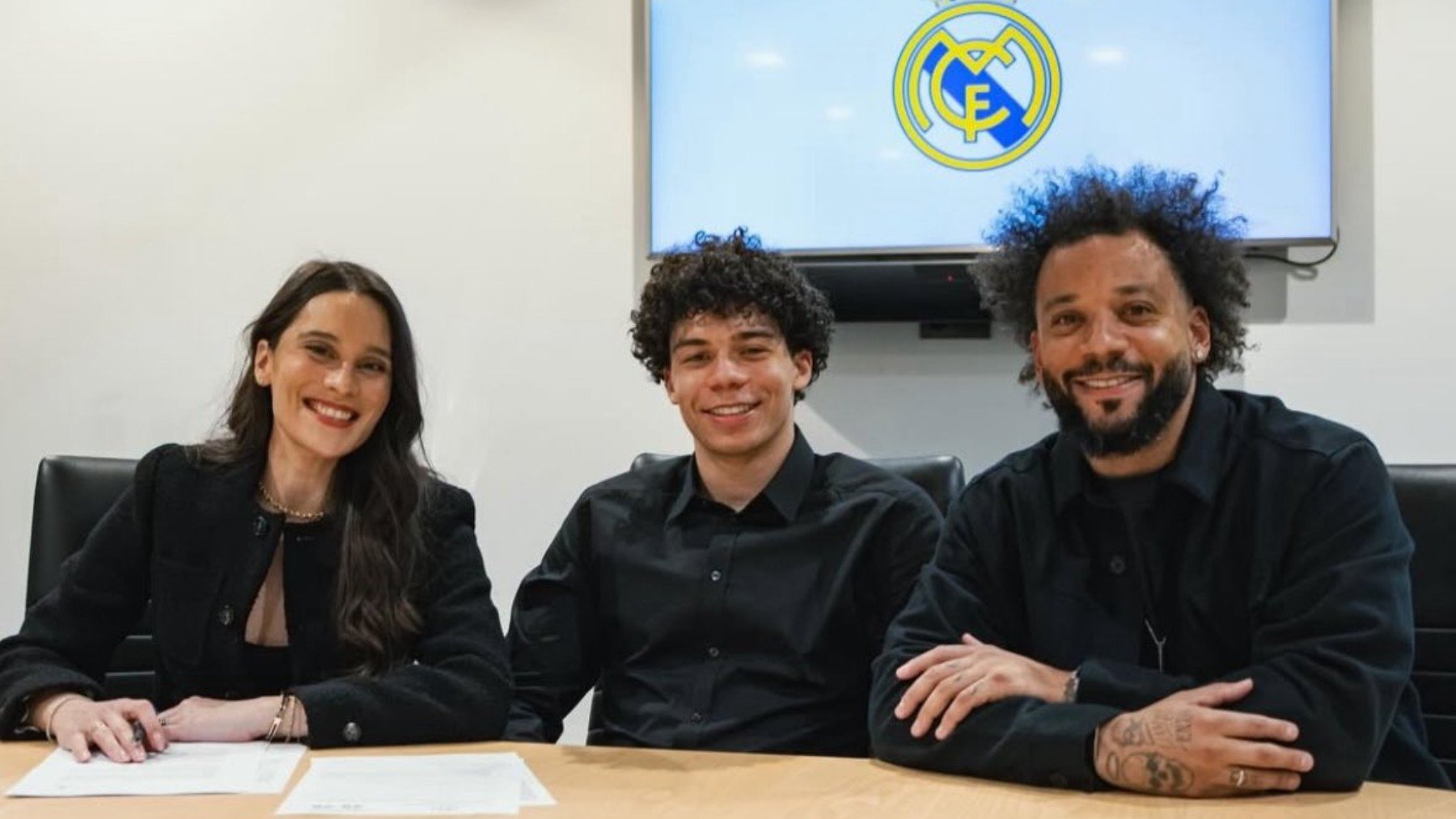 Enzo Alves firma su primer contrato profesional con el Real Madrid
