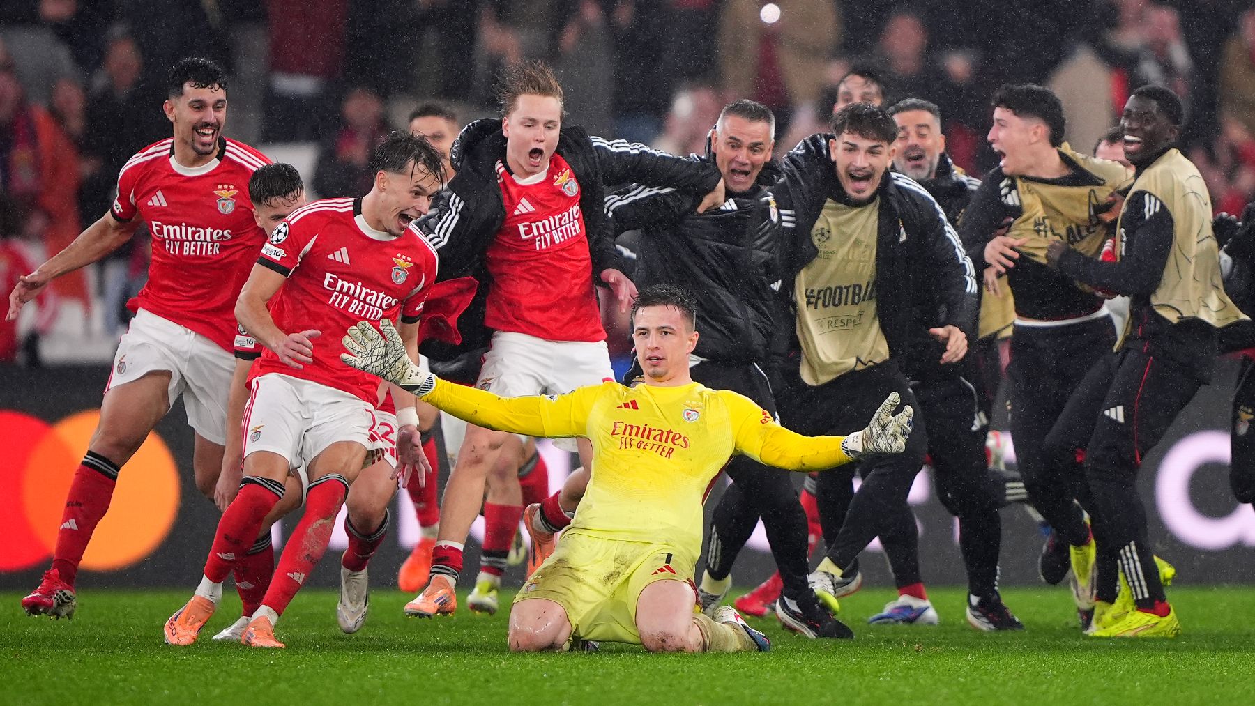 Historia de la Champions: Trubin, portero del Benfica, mete a los de Mourinho en dieciseisavos