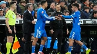 David Jiménez y Trent Alexander-Arnold. (Getty)