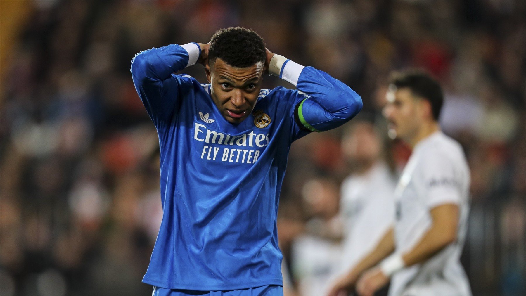 La charla poco amistosa de Mbappé con el cuarto árbitro en el Valencia-Real Madrid: No te entiendo...