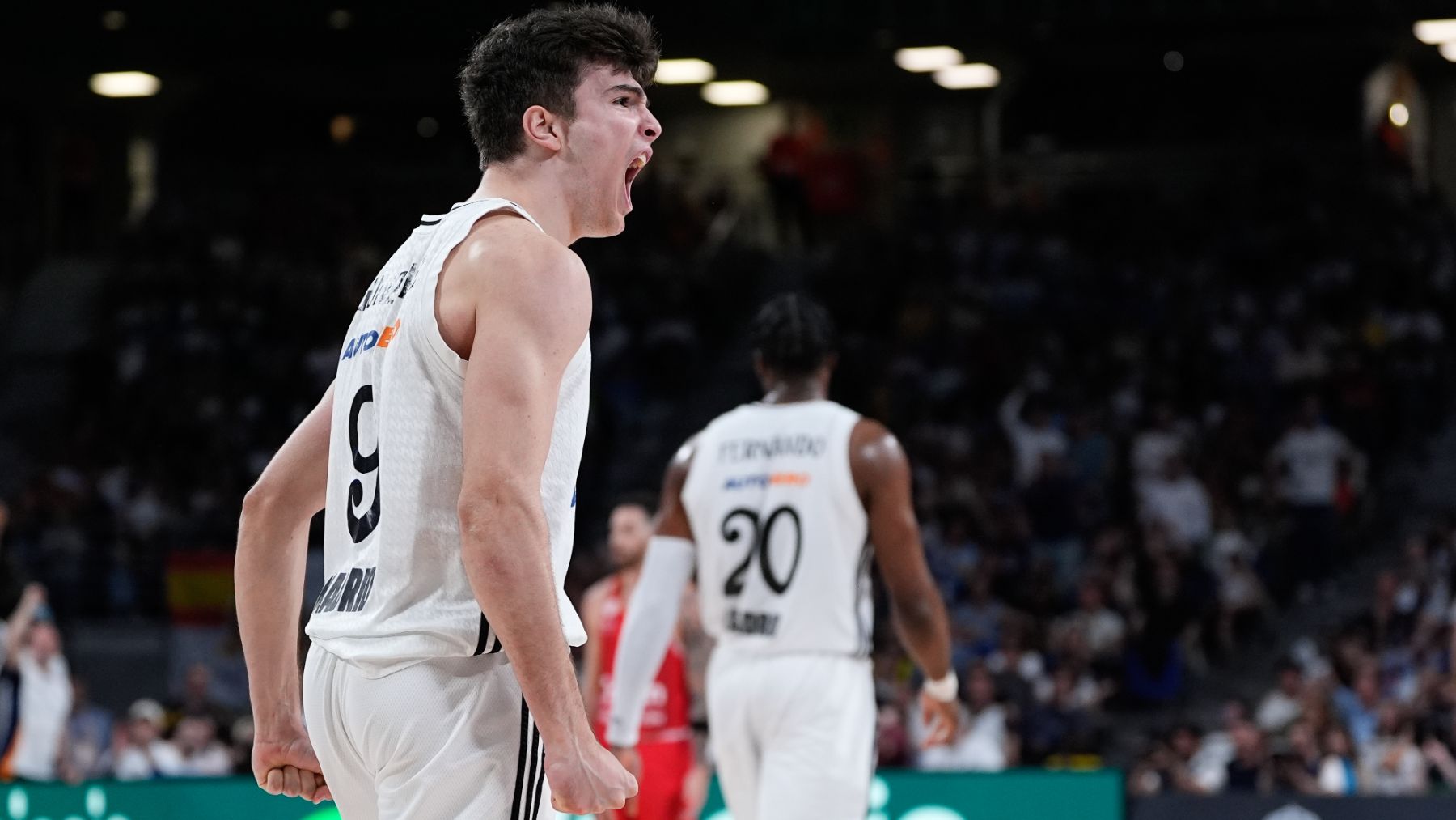 La visita más especial: Hugo González apoya a sus ex compañeros del Madrid durante el parón de la NBA