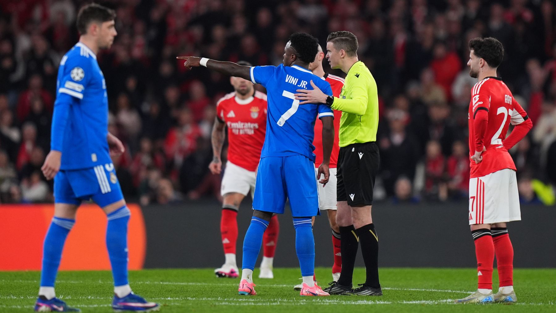 La UEFA abre una investigación por los insultos racistas de Prestianni a Vinicius