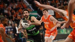 Ricky Rubio y Sergio de Larrea en el Valencia Basket-Joventut Badalona. (EFE)