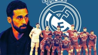 Arbeloa, el escudo del Real Madrid y los jugadores.