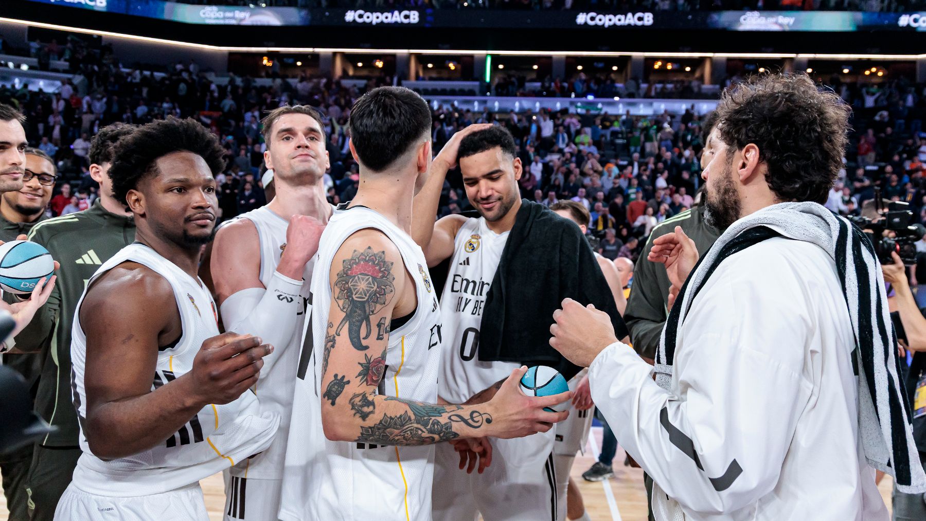 El Real Madrid da una patada al trauma y disfruta de su