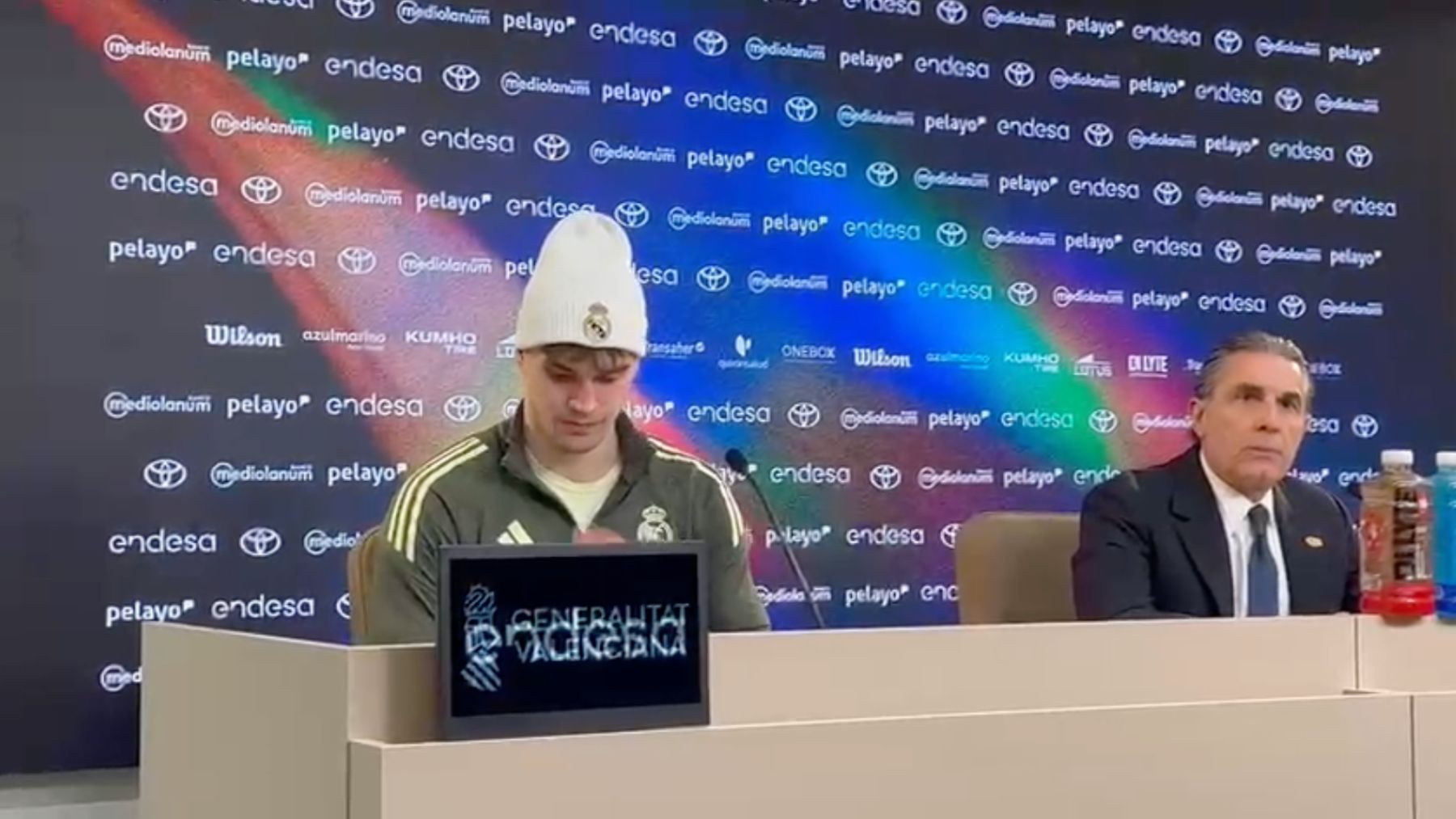 Hezonja dedica a Scariolo su triple ganador: Sergio me lo da todo, la gente dice muchas mentiras