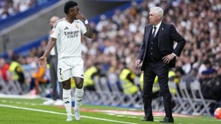 Vinicius y Ancelotti en un partido con el Real Madrid. (Europa Press)